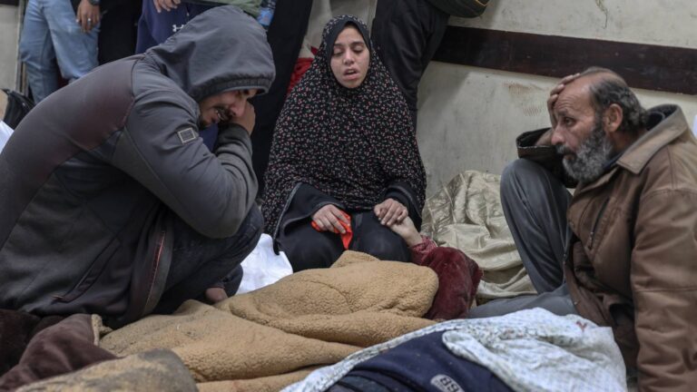israilin-gazzeye-saldirilarinda-12-filistinli-hayatini-kaybetti-c89vLPgp.jpg