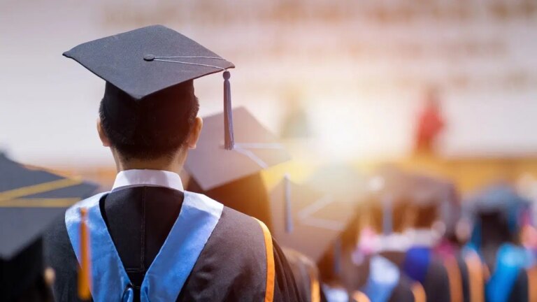 2025-yks-en-cok-tercih-edilen-4-yillik-universite-bolumleri-LPMhVSZY.jpg