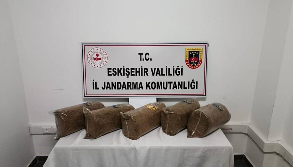 aracta-25-kilogram-kacak-tutunle-yakalandi-8FFvJjzZ.jpg