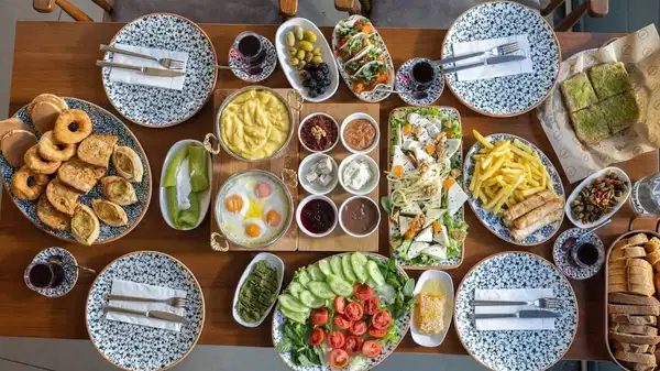 hukumetten-israfa-yeni-cozum-serpme-kahvaltiya-yasak-yolda-YdbdytV2.jpeg