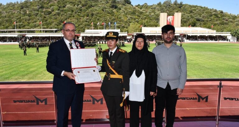 omer-halisdemirin-kizi-tegmen-oldu-BWKK33LI.jpg