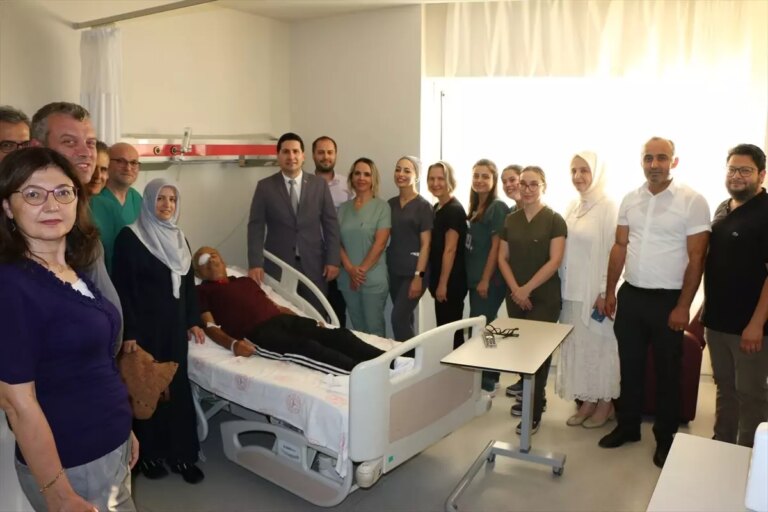 yenikent-hastanesinde-ilk-vitrektomi-ameliyati-ED8yyTgh.jpg