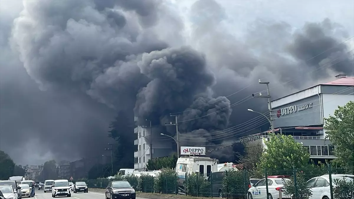 akcaabatta alisveris merkezinde yangin VZ5XCsHn