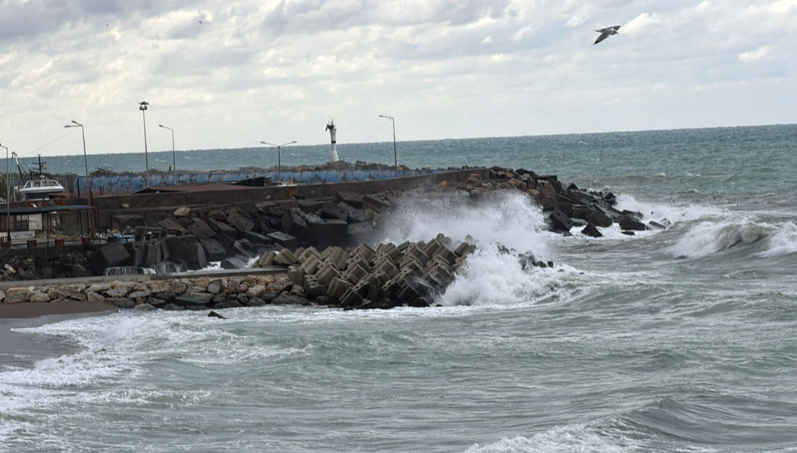 akcakocada firtina etkili oldu dalga boyu 5 metreyi gecti uQ5rbkbU