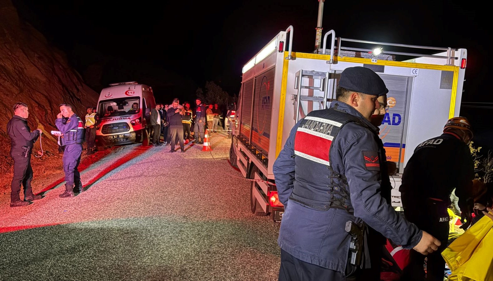 sivastafeci kaza aractaki 4kisi oldu 49T7JT4D