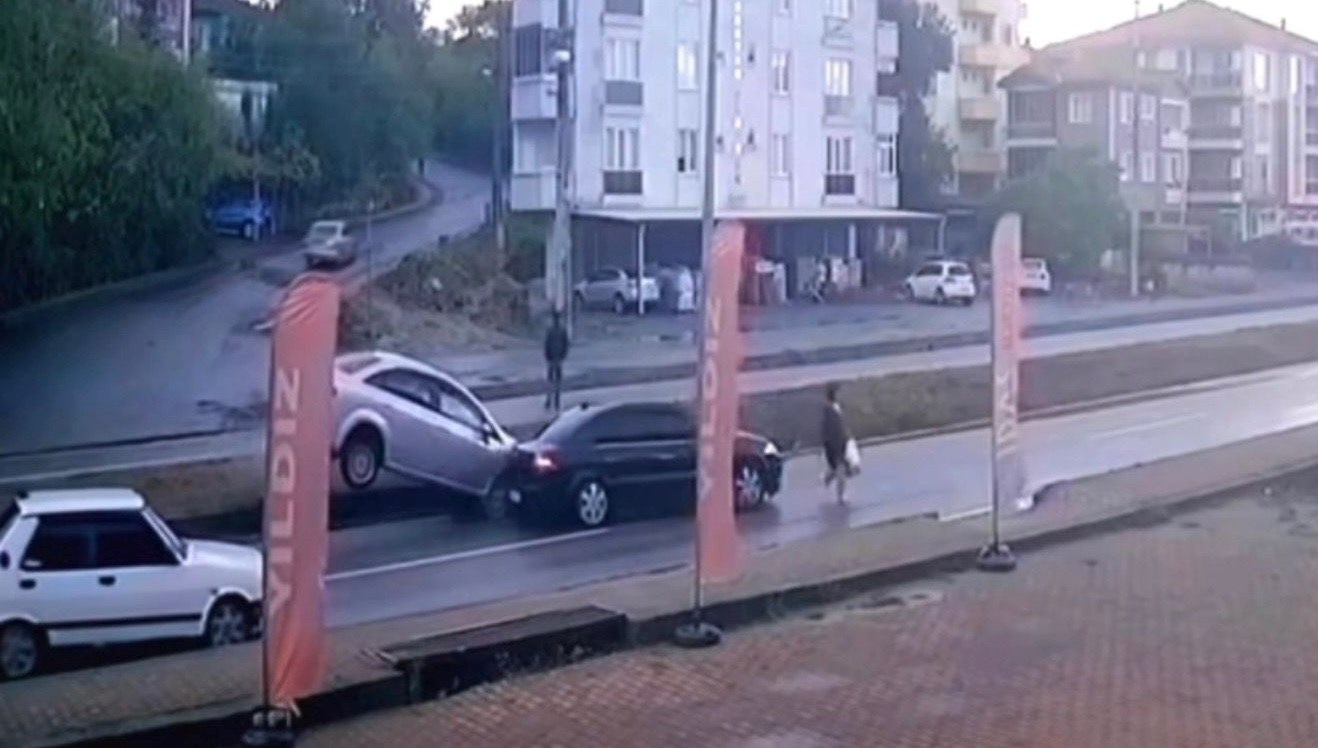 yaya gecidinde yol verdi arkadan carptilar IaOFXVpL