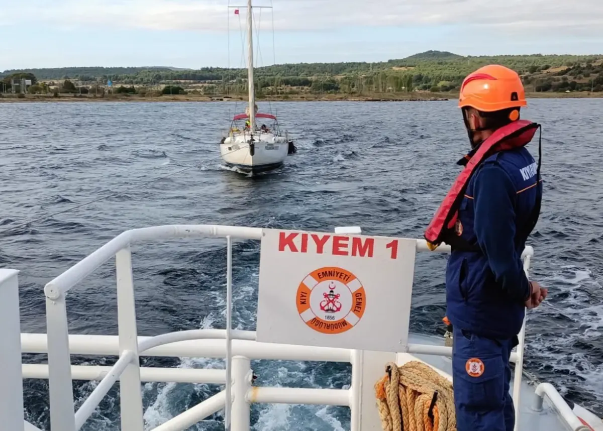 canakkale bogazinda tekne kurtarildi 6a6KsyWO.jpg