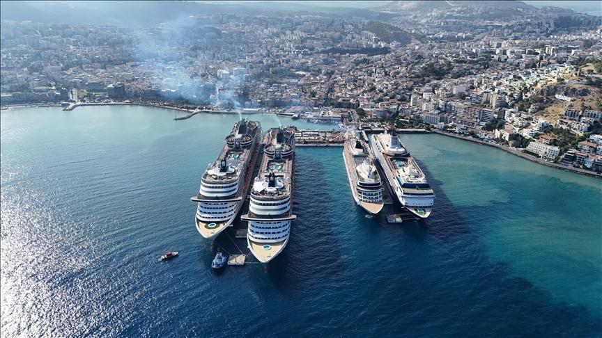 istanbulda kruvaziyer limanlarinda 410 binden fazla yolcu agirlandi JYexMbtW