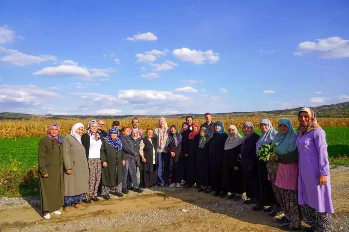 kadin ciftcilerle hasat sevinci hiH7WqVj.jpg