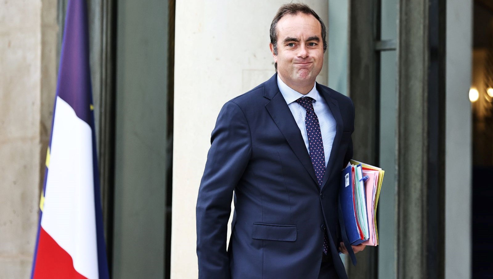 lecornu fransizlari cileden cikaran bu siyasi krize son verilmeli DqqLERiz