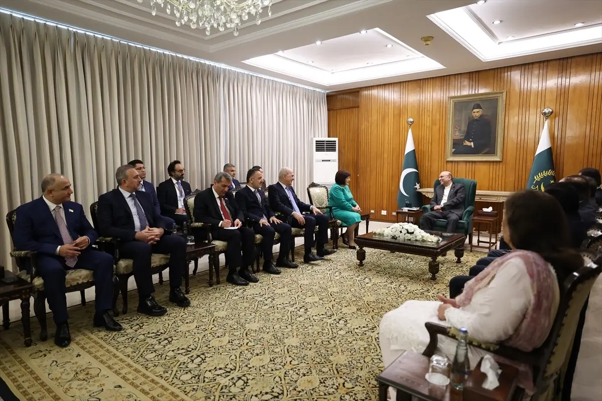 numan kurtulmus pakistan cumhurbaskani zerdari ile gorustu 1iFbu4LV.jpg