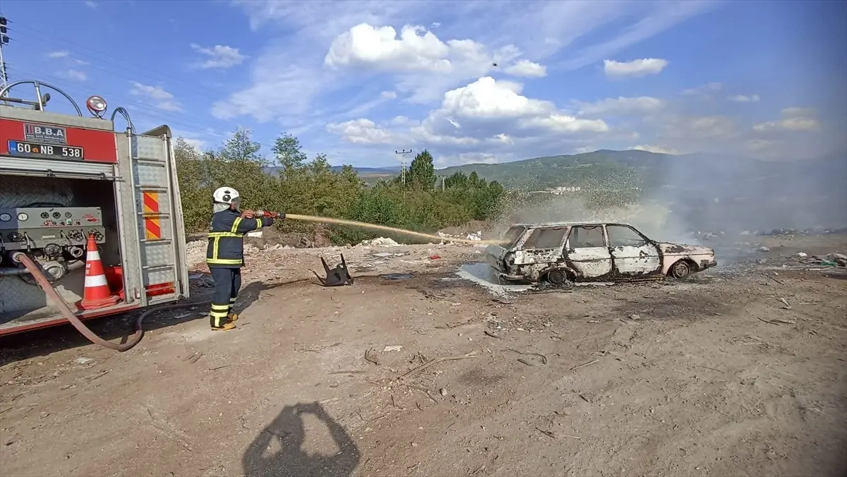 tokat niksarda bir otomobilde yangin cikti knuPiZaC