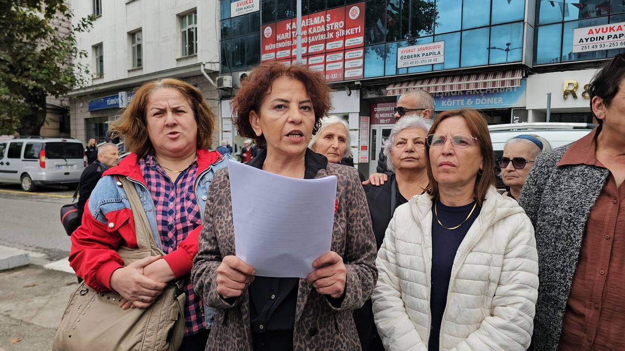zonguldak chp merkez ilce kadin kollari yoneticisi ve uyesi 10 kadin gorevlerinden istifa etti b99FOfJd.jpg