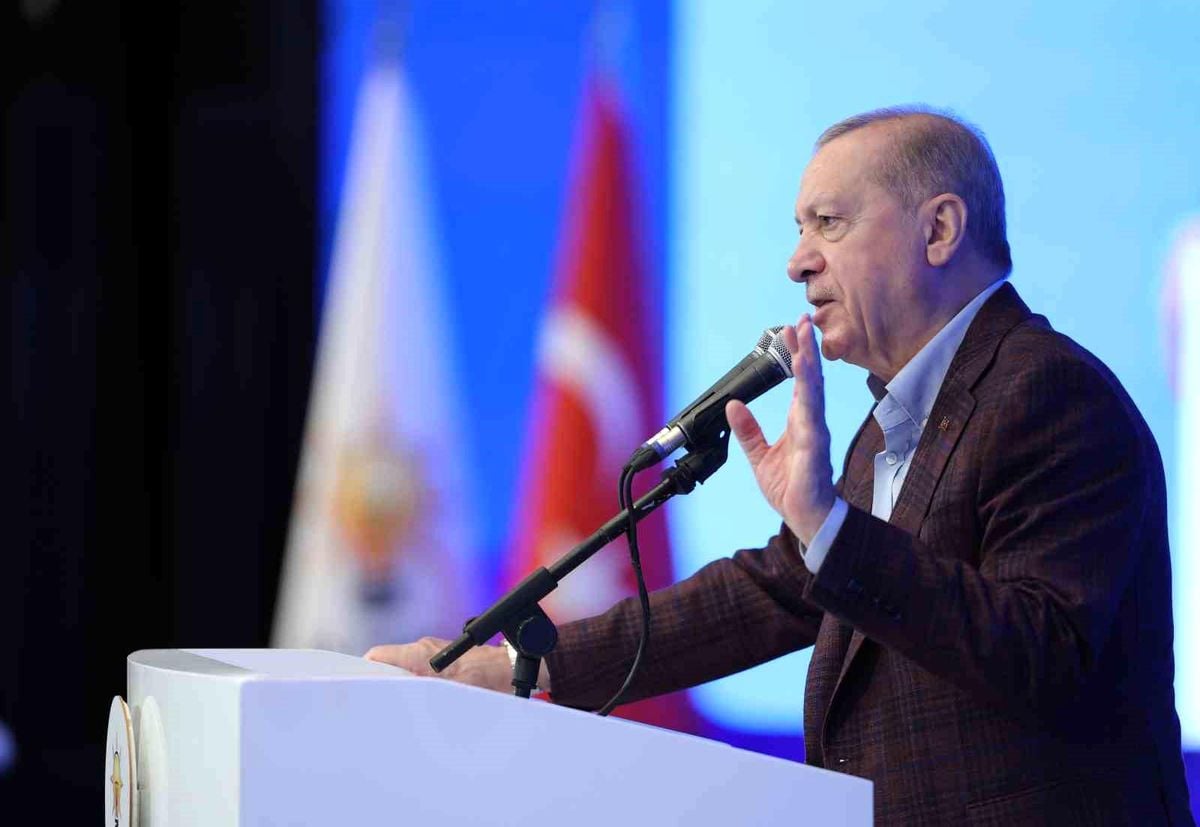 Cumhurbaşkanı Erdoğan: “Cahil, geri kafalı bazı fosiller çıkıyor, başörtüsüne, başörtülüye kin kusuyor”