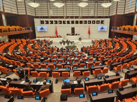 Kktc onergesi akp ve mhpye takildi 3ugljPGs